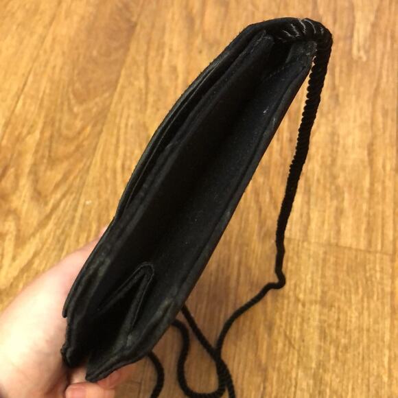 La Regale Black Quilted Envelope Clutch Purse - Picture 4 of 8